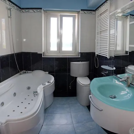 Apartments&rooms Tudor