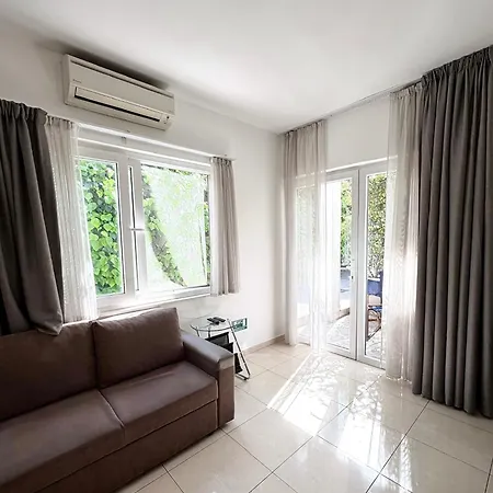 Apartments&rooms Tudor Appartement *