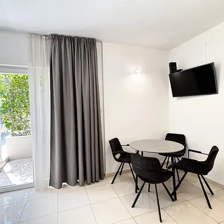 Apartments&rooms Tudor