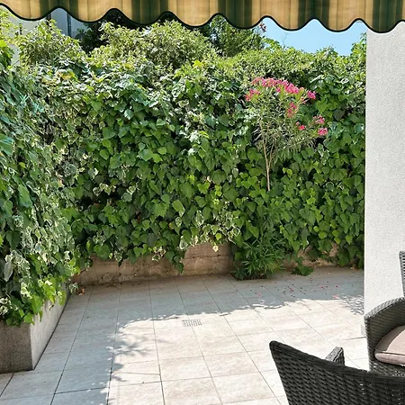 Apartments&rooms Tudor